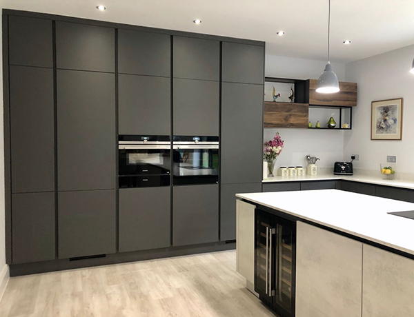 Laminate bruthadh àrd airson àirneis